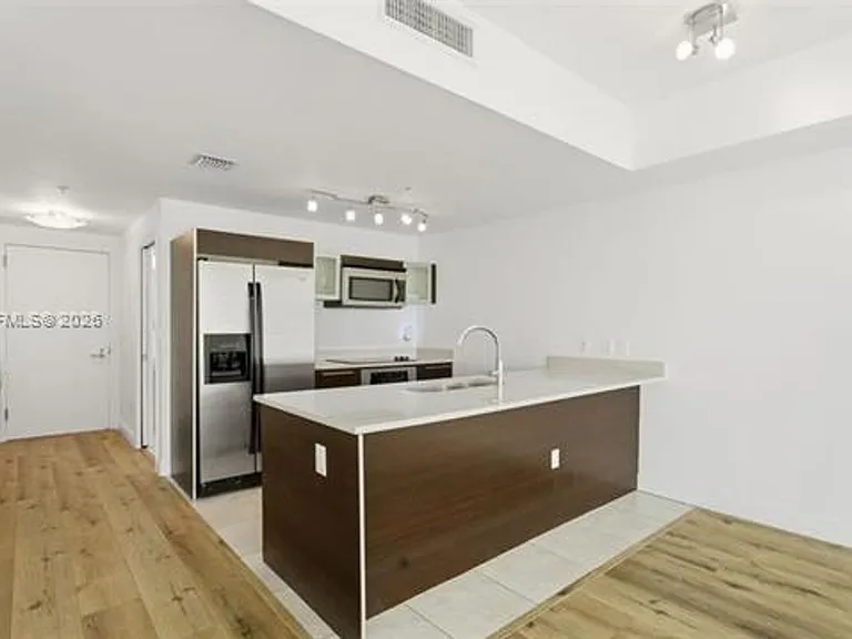 1900 N Bayshore Dr #CU-4109 — Photo 1