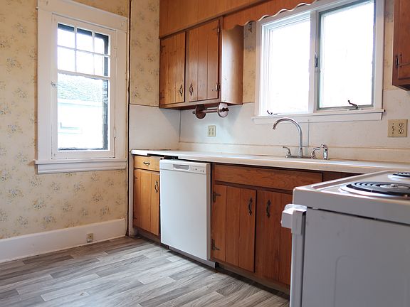 5th image of 1840 Michigan Ave