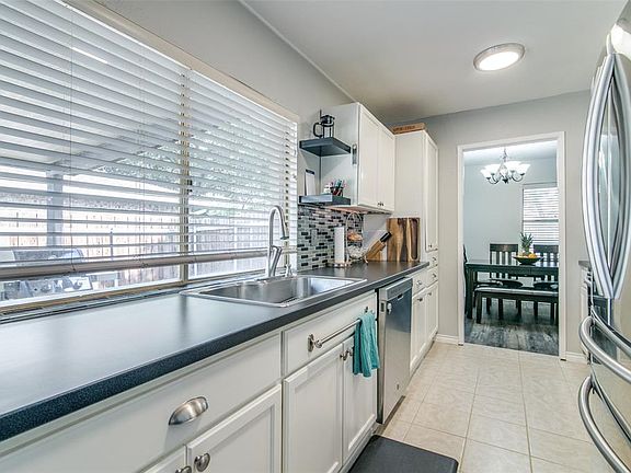 3rd image of 3021 Gayle Dr