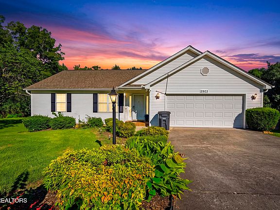 2nd image of 2903 Large Oak Ln