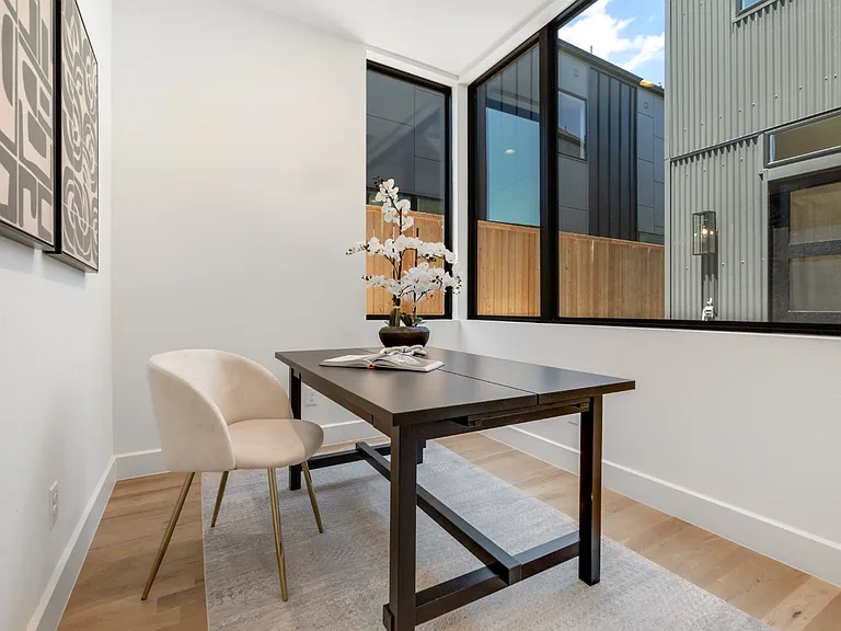 2324 Kirby St — Photo 16