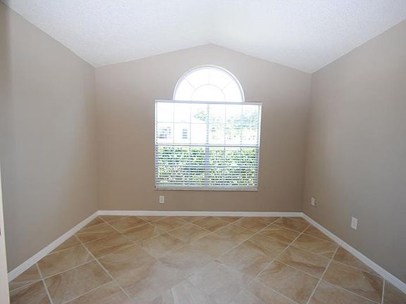 3rd image of 1818 Wexham Blvd
