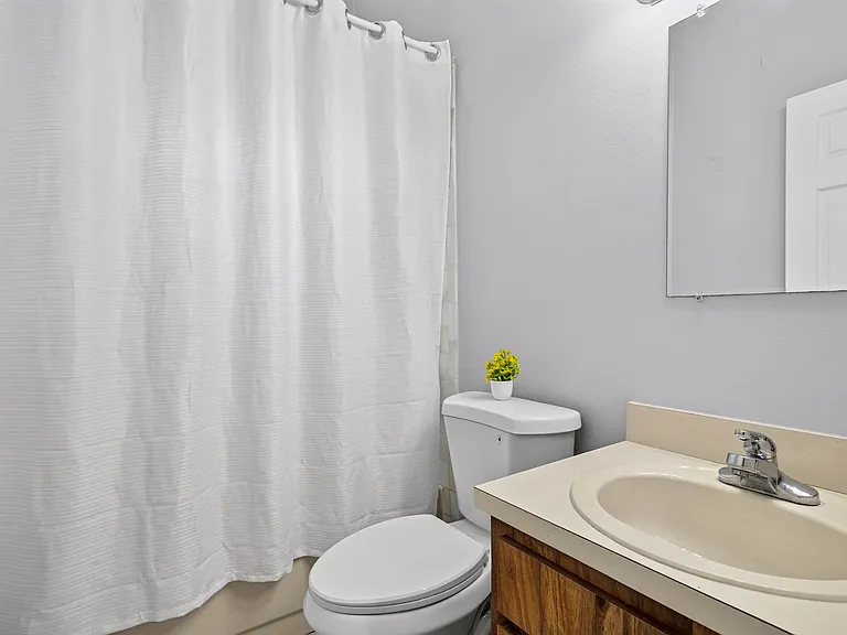6253 Florida Ave — Photo 10