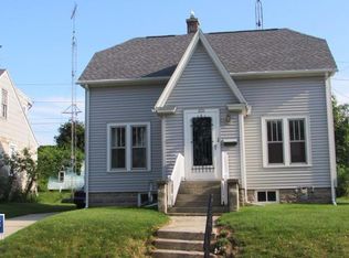 835 Dewey St, Manitowoc, WI 54220