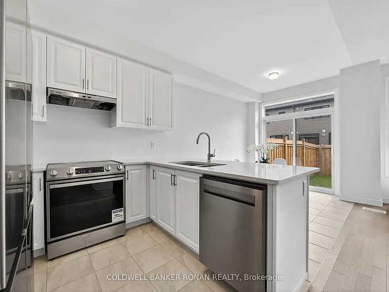 29 Milady Cres — Photo 10