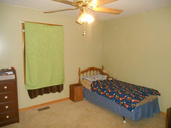 3rd image of 902 Hereford Dr