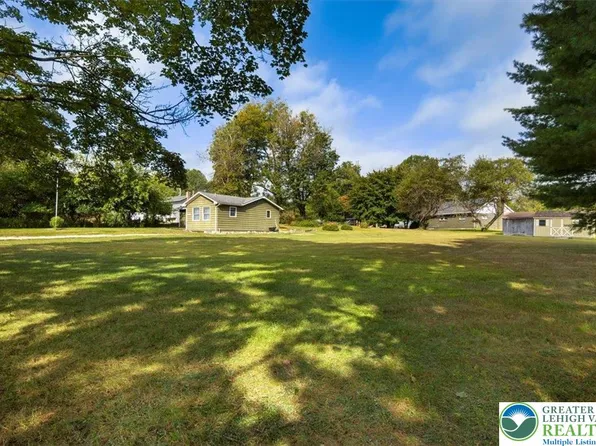 406 Jones St, Mount Bethel, PA 18343