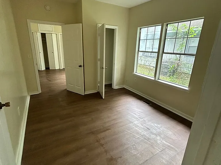 2204 Valmar St — Photo 6