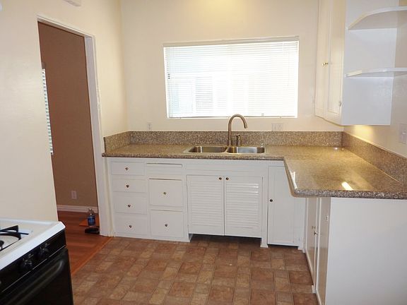 3rd image of 214-216 N. Bushnell Ave