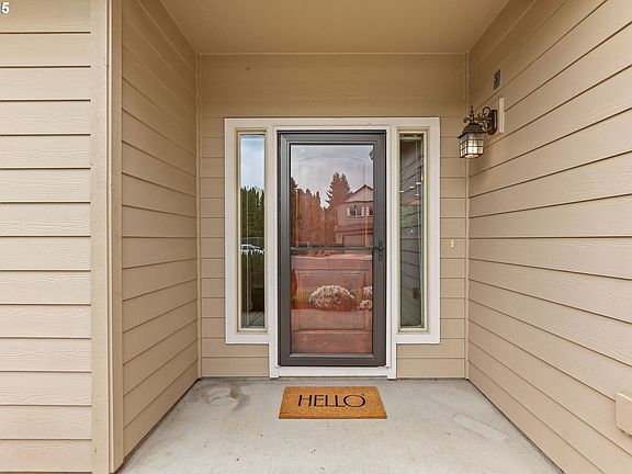 3rd image of 904 NW 105th Cir