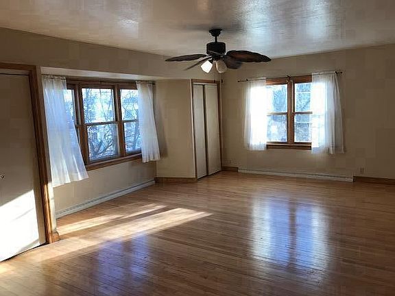 3rd image of 7463 Harwood Ave