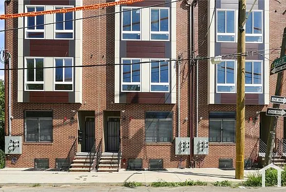 2 bed, 930 sqft, $1,895 — Photo 3