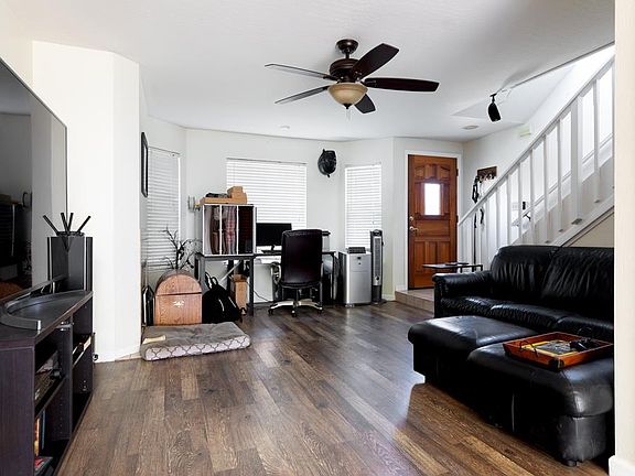 3rd image of 105 Bluebonnet Ln