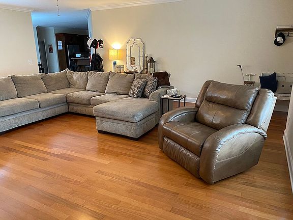 5th image of 130 Kensington Dr SE