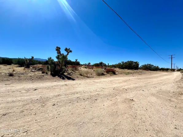 E Vic Ave #Y8-208, Llano, CA 93544