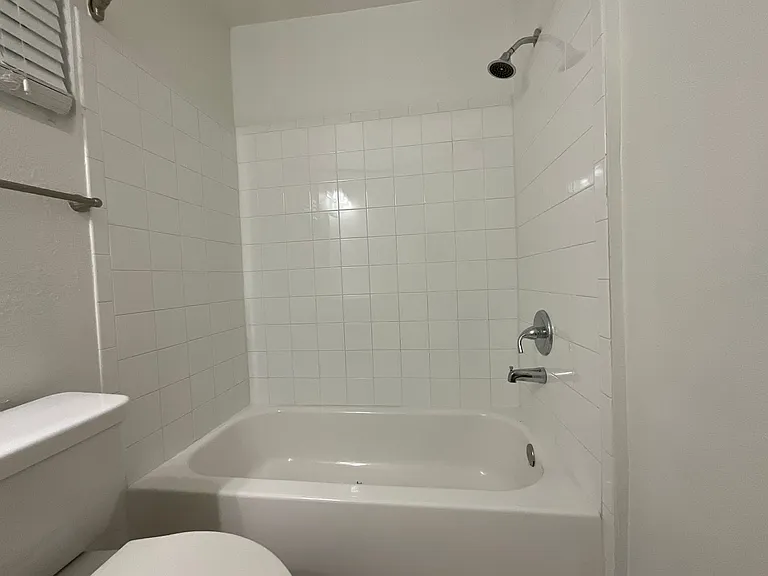 Willow Creek Apartments — Photo 13
