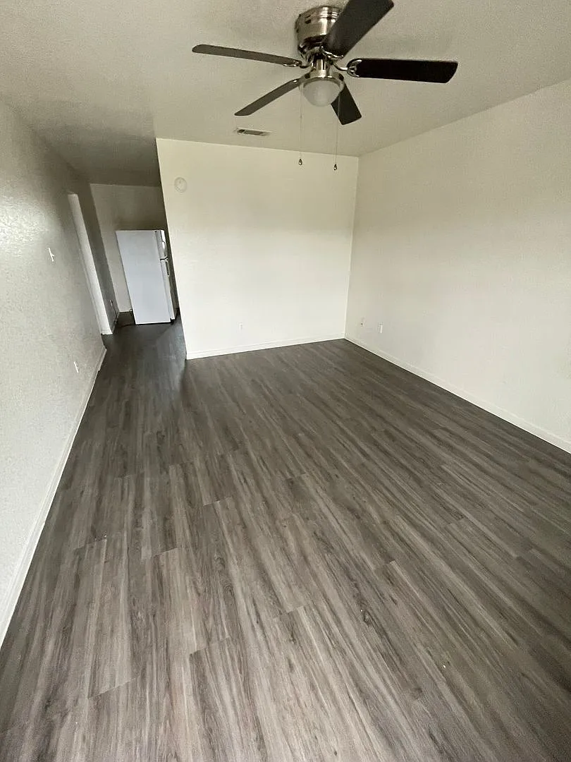 4206 Primrose Dr — Photo 2