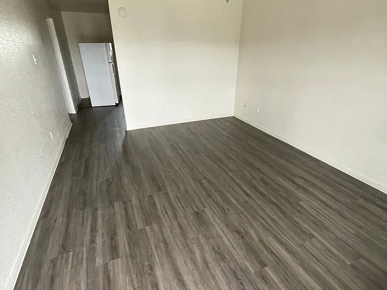 4206 Primrose Dr — Photo 2