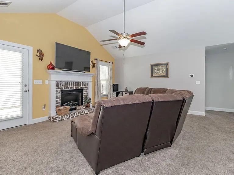 2112 Kinsale Ave — Photo 12