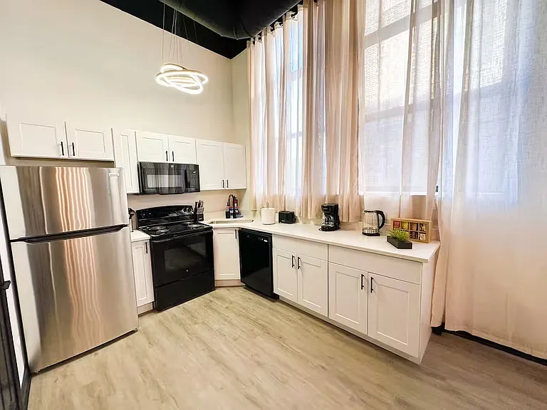 2325 S Michigan Ave #2 — Photo 4