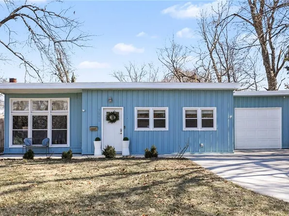 7911 Antioch Rd, Overland Park, KS 66204