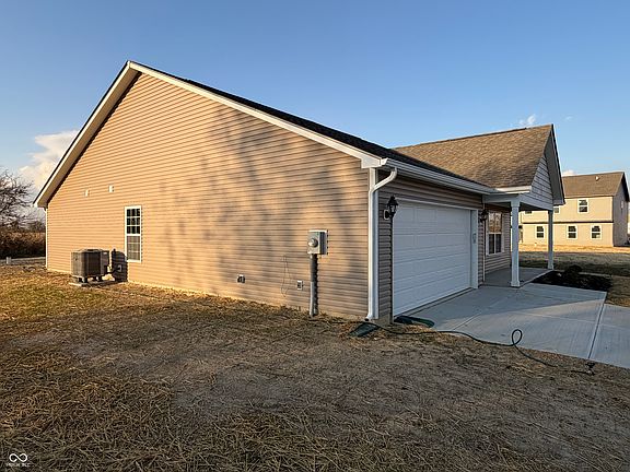 2nd image of 1105 Lake Dr