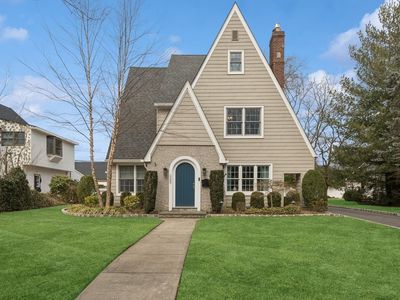 125 Locust Street, Garden City, NY, 11530