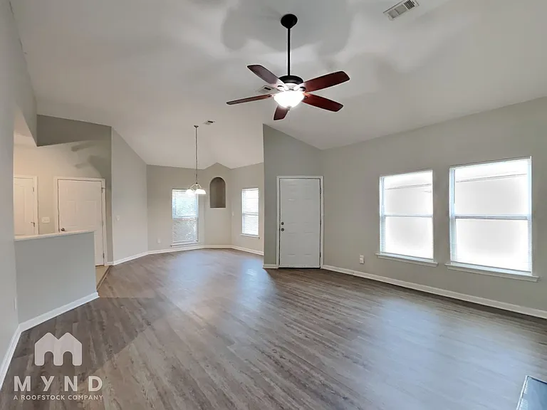 4627 Rosser Loop Dr — Photo 9