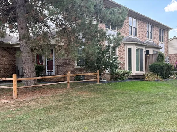 38505 Yarmouth St, Clinton Township, MI 48038