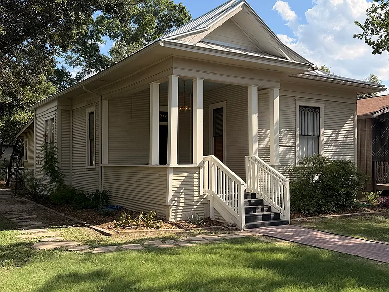 202 Eads Ave — Photo 1