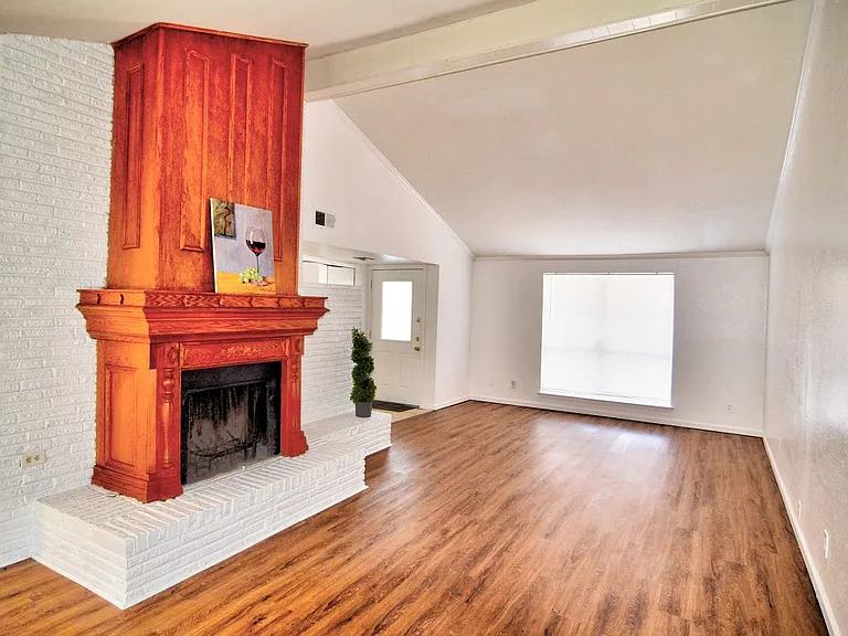 1412 W Shore Dr — Photo 2