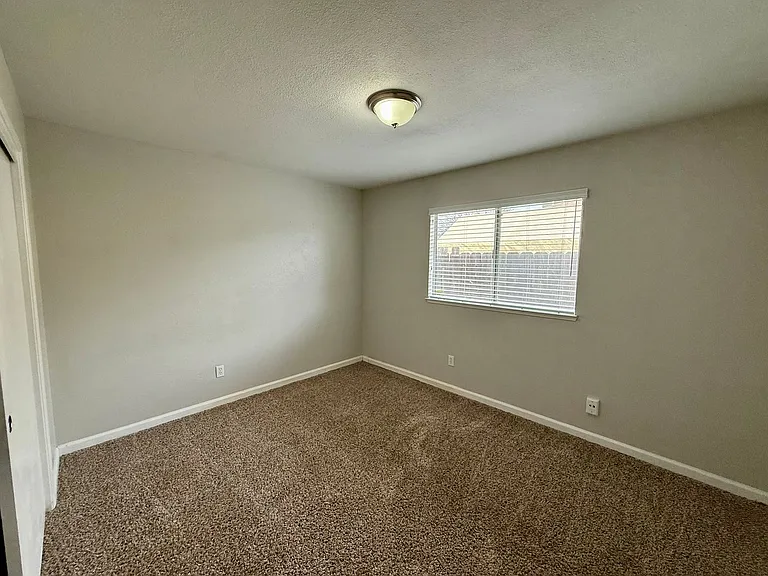 1405 Fransen Ln — Photo 23