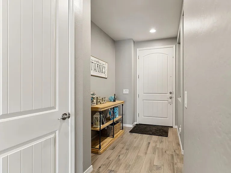 3859 E Welton Ln — Photo 4