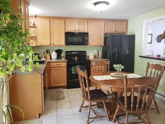4th image of 17 Orchard Ave #A