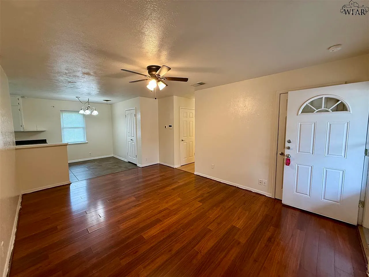 3 bed, 1.5 bath, 931 sqft, $1,600 — Photo 4