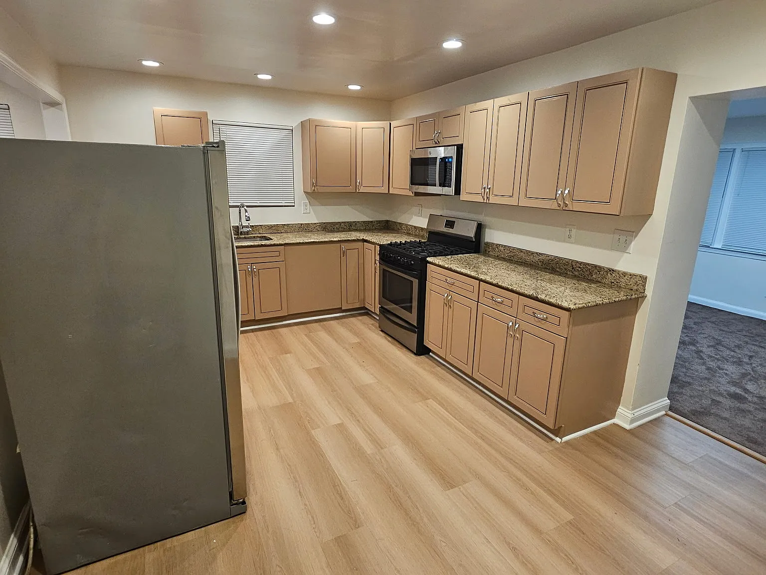 4 bed, 1260 sqft, $3,100 — Photo 4