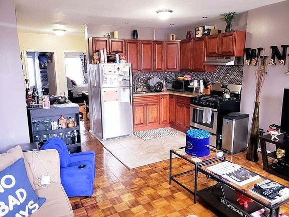 2nd image of 559 Putnam Ave