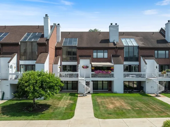 126 Merrimac St Unit 18, Newburyport, MA 01950