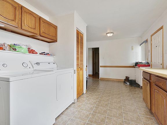 4th image of 221 Nauvoo St