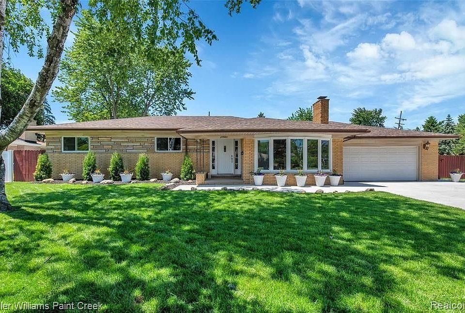 1st image of 27995 Gail Dr