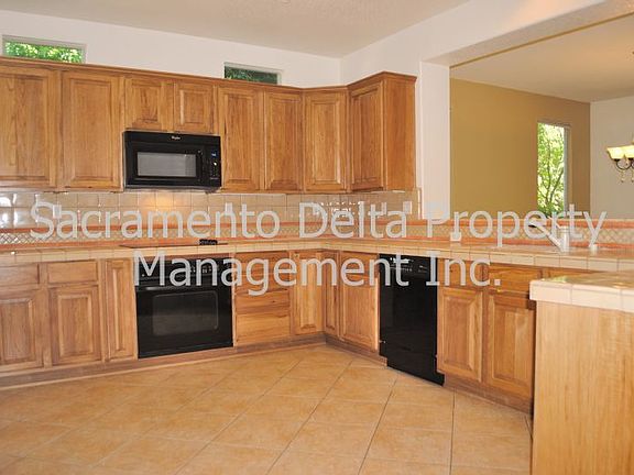 5th image of 1765 Monument Dr