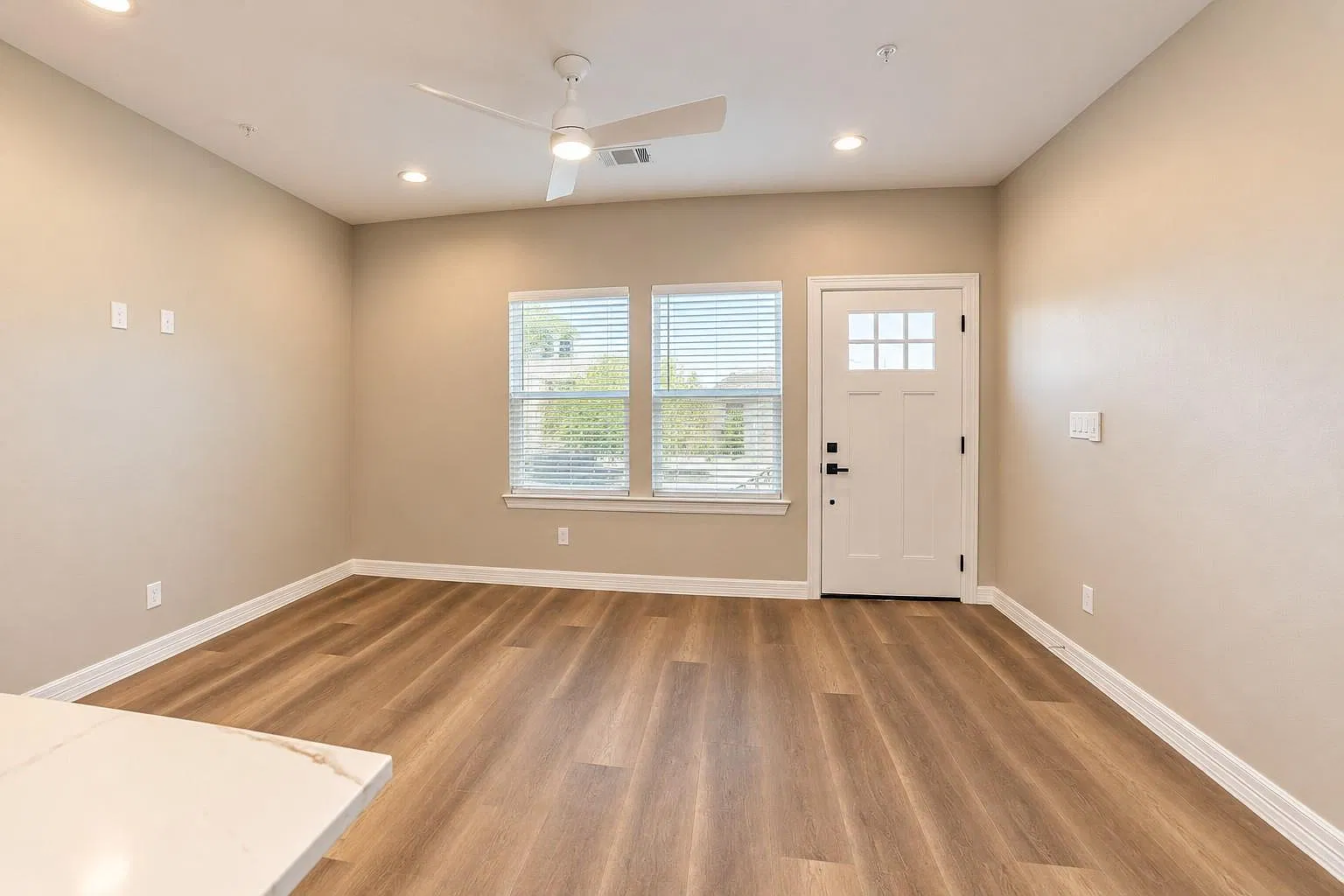 1 bed, 1.5 bath, 896 sqft, $1,725 — Photo 4