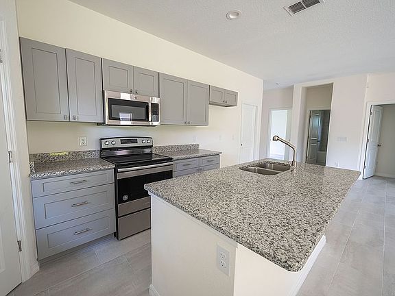 4th image of 327 Palm St