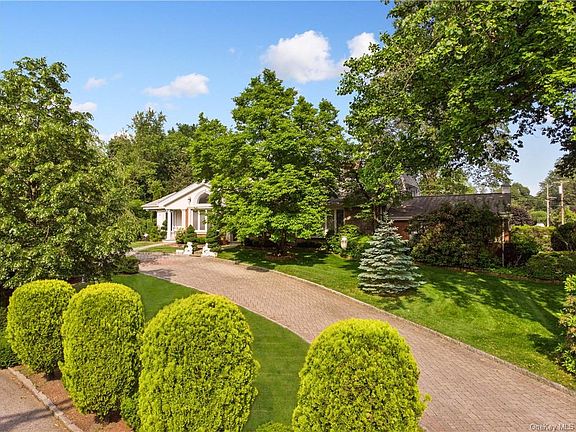 3rd image of 132 Chalford Ln