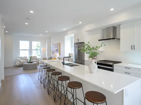 4788 54a St #1, Delta, BC V4K 2Z6