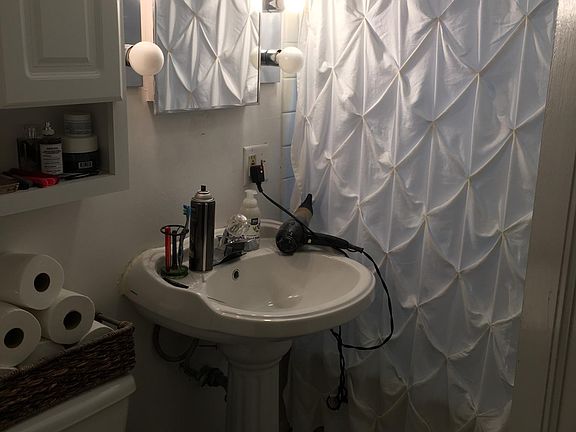 4th image of 1822 W Berteau Ave APT 3