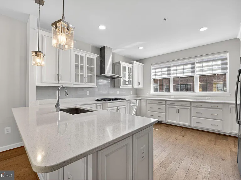 620 Halsey Way — Photo 9