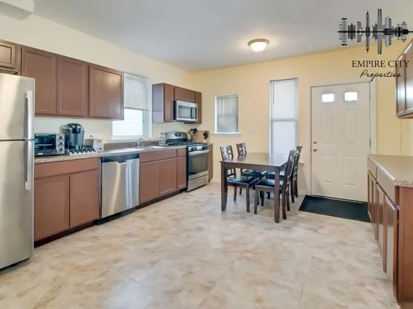 3743 Neptune Avenue image 4 of 20