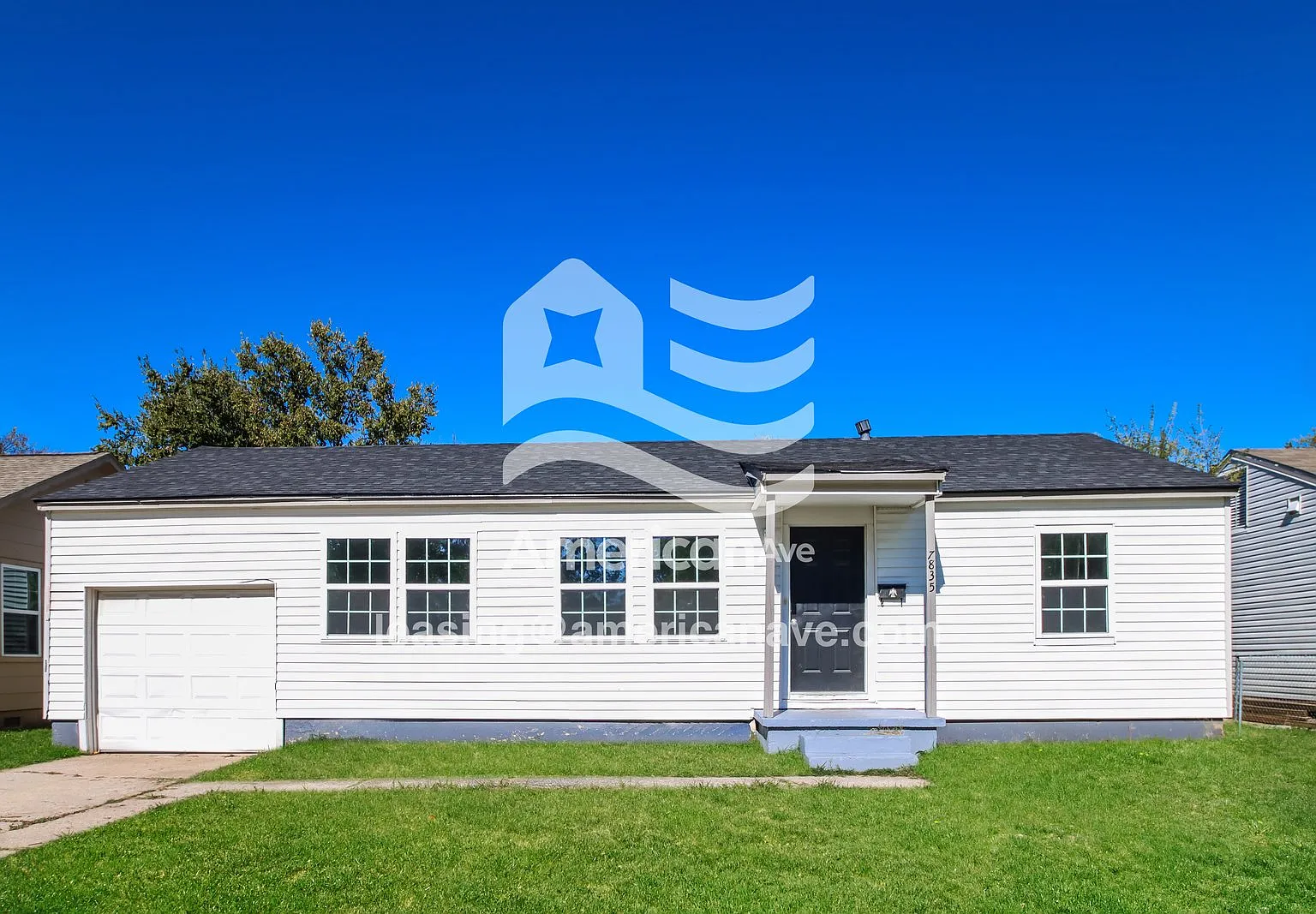 3 bed, 1.0 bath, 888 sqft, $1,250 — Photo 1