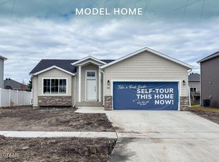 982 David Dr, Grand Forks, ND 58201